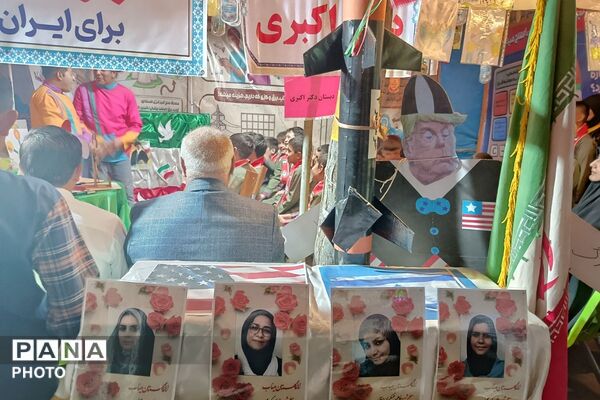  بازدید رئیس سازمان دانش‌آموزی شهرستانهای استان تهران از غرفه «با انرژی‌ها» در منطقه کهریزک