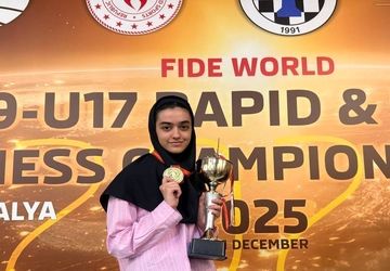 دانش‌آموز سمپادی قهرمان شطرنج جهان شد/ روشا اکبری: هدفم فتح طلای بزرگسالان جهان است‌؛ با تلاش می‌توان در علم و ورزش به قله‌ها رسید