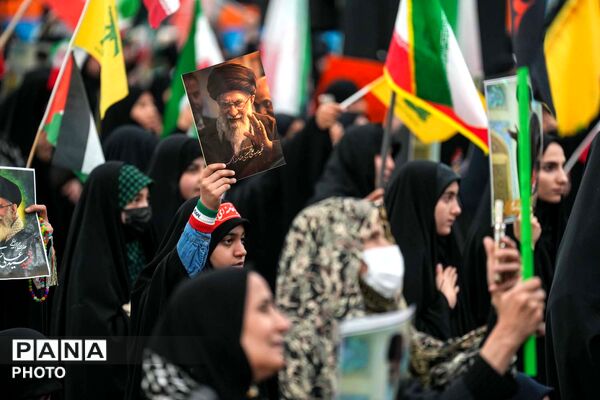 اجتماع بانوان انقلابی به مناسبت چهلم قائد امت و شهدای میناب در مسجد جمکران 