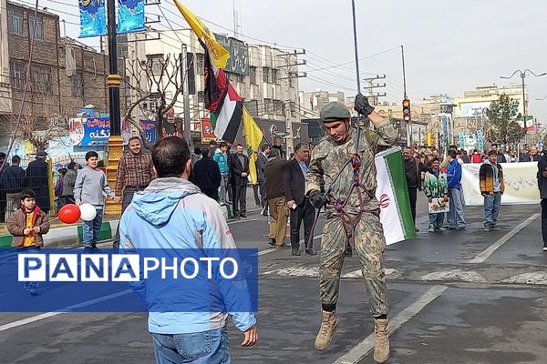 تجدید میثاق مردم ولایتمدار قرچک در راهپیمایی ۲۲ بهمن