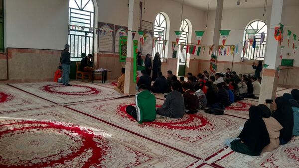 برگزاری مراسم  باشکوه ۲۲ بهمن و تجلیل از نفرات برتر روستای میرزآباد