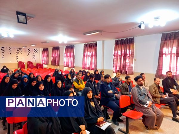 جلسه‌ توانمندسازی مربیان، معاونان پرورشی و سازمان دانش‌آموزی شهرستان فلاورجان 