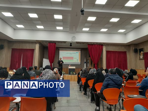 کارگاه حرکات اصلاحی ویژه والدین و غربالگری دانش‌آموزان در دبیرستان مصلی‌نژاد حضرت زهرا(س)