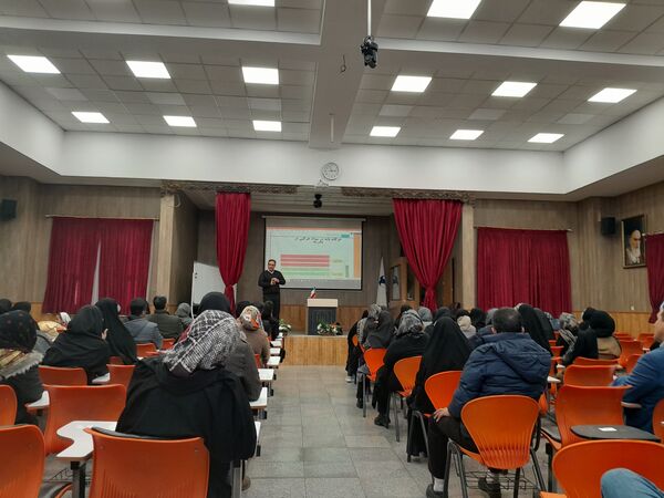 کارگاه حرکات اصلاحی ویژه والدین و غربالگری دانش‌آموزان در دبیرستان مصلی‌نژاد حضرت زهرا(س)