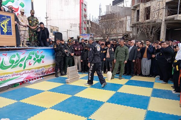 راهپیمایی یوم‌الله ۲۲بهمن با حضور گسترده مردم و نهادها در بانه