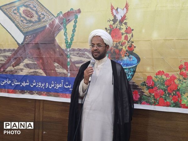 طنین زنگ نماز و عطر آیات قرآن در محفل انس با قرآن