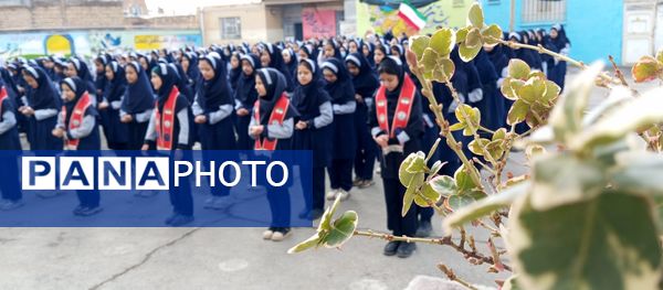  اجرای سرود همگانی (ایرانمون) توسط دانش آموزان مدرسه ناهید نخودی 