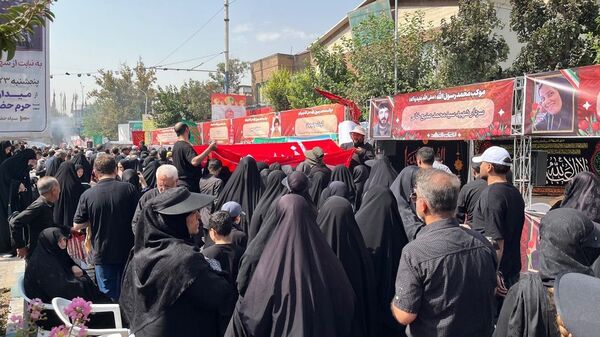 جاماندگان اربعین در خیابان ۱۷ شهریور هم‌قدم با زائران کربلا