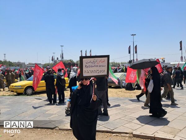  آخرین  وداع  ملت ایران با رهبر شهید در روز تشییع 
