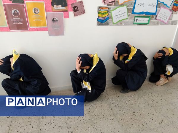 مانور سراسری زلزله در دبیرستان فرزانگان