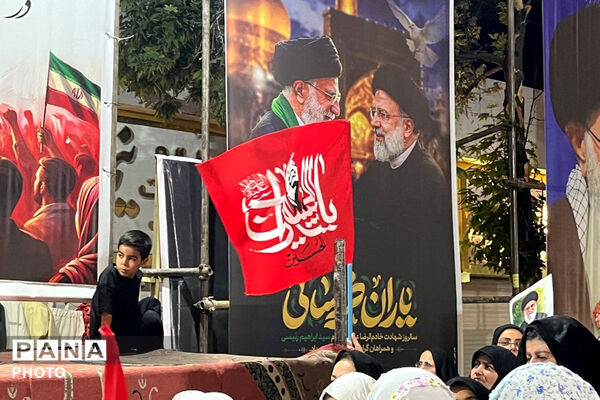 میان دانش‌آموزان و رهبر شهید پیمان جاودانه با نوای سرود رقم خورد