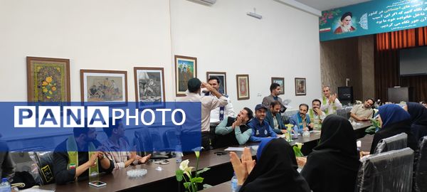 جلسه تقدیر از عوامل اجرایی همایش بزرگ یاوران مقاومت در کانون باهنر بجنورد