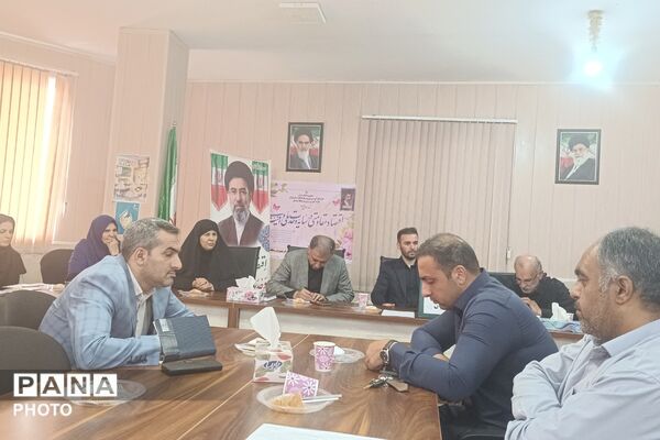 هم‌اندیشی مدیران مدارس بخش رودهن با محوریت بررسی مسائل آموزشی