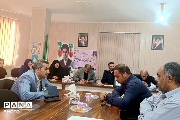 هم‌اندیشی مدیران مدارس بخش رودهن با محوریت بررسی مسائل آموزشی
