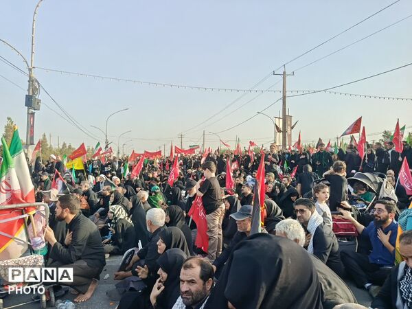 تلاقی دریای سرخ و سیاه مردم در حماسه وداع با قائد امت