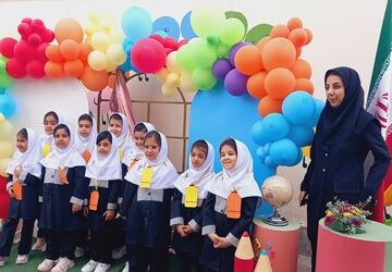 آیین نواختن زنگ غنچه‌ها در دبستان فرشتگان سمای شهرستان گرمسار