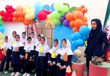 آیین نواختن زنگ غنچه‌ها در دبستان فرشتگان سمای شهرستان گرمسار