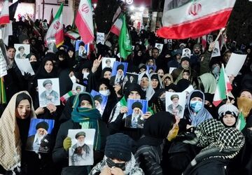 راهپیمایی یازدهمین شب از شهادت رهبر معظم انقلاب اسلامی در نیشابور 