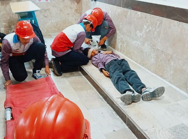 مانور زلزله در مدرسه امیرالمومنین شهرستان ملارد