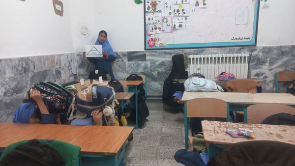 بیست و هفتمین مانور سراسری زلزله در مدرسه فرهنگ خلیل آباد 