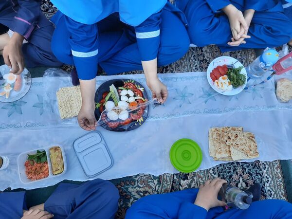 تخم مرغ، قهرمان کوچک سفره‌ها: جشنواره‌ای پرنشاط در دبستان دخترانه ام البنین