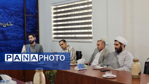 جلسه هم‌اندیشی رئیس سازمان دانش‌آموزی استان با مدیران مدرسه