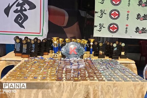 رقابت کاراته‌کارهای دختر نونهال و نوجوان در مسابقات استانی ورامین