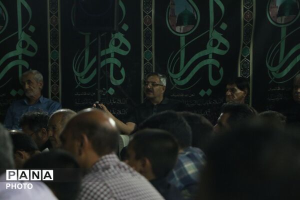 روضه‌خوانی کنار ریل قطار یزد؛ آیینی متفاوت در مسیر عبور شهروندان