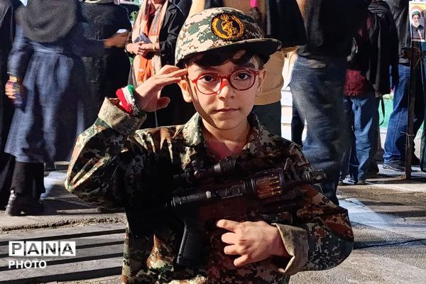 غرفه شهدای دانش آموز ورامین میزبان شما در میدان امام حسین با برنامه‌های فرهنگی