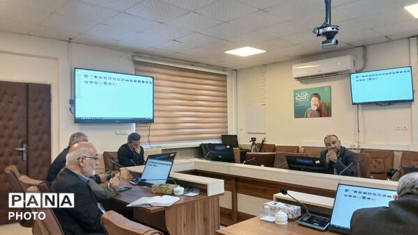 نشست بررسی و تحلیل بیانیه رهبر انقلاب درباره آغاز سال تحصیلی 