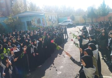 مراسم پرچم گردانی امام حسین و حضور شهید گمنام در مدرسه حضرت زینب صدرا هشتگرد