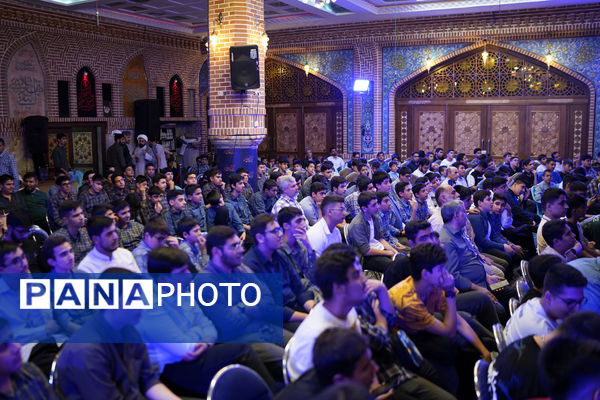 گردهمایی بزرگ ارکان هیات‌های دانش‌آموزی مدارس شهر تهران در حسینیه عشاق 