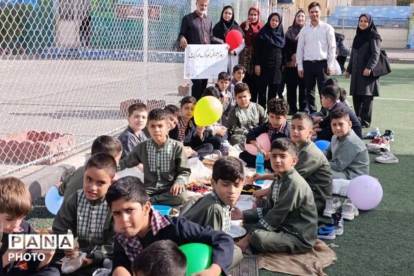 روز جهانی کودک با طعم مهربانی در مدرسه شهید رجایی