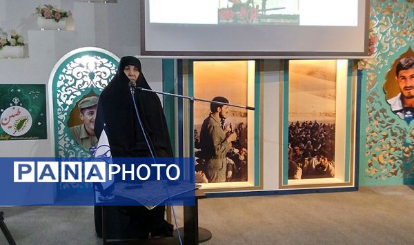 اجرای گروه هنری «منم بچه مسلمان» در نمایشگاه یاد یاران قم