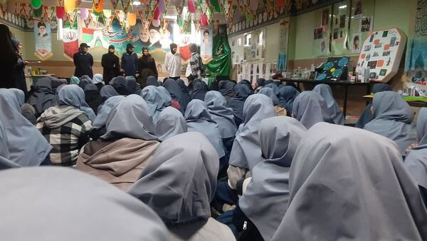 جشن با شکوه انقلاب در دبیرستان فدک منطقه ۱۲