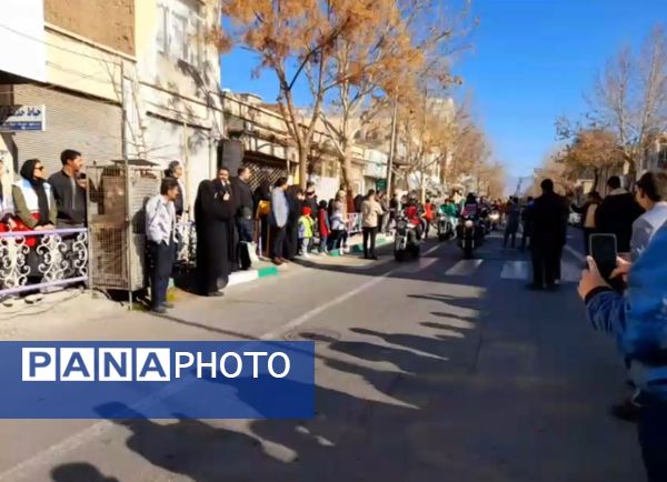 رژه موتوری و ماشینی به مناسبت ۱۲ بهمن در کاشمر