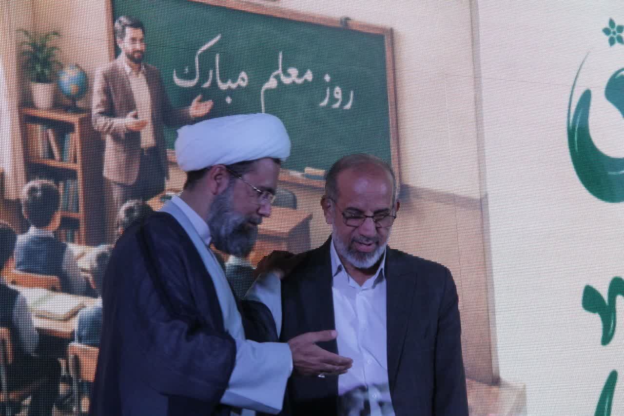 یاور دیرینهٔ علم و ادب
