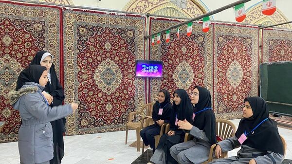 بازدید دانش آموزان دبیرستان دخترانه امید از آرامگاه شهید مدرس
