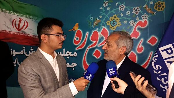 دانش‌آموزان در مسیر ساخت ایران
