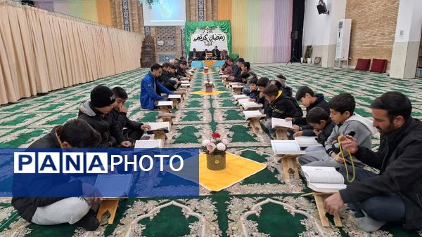 جز خوانی قرآن کریم در ماه مبارک رمضان در مسجد خاتم النبیین