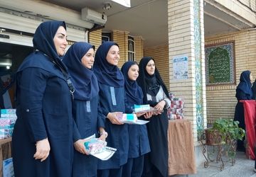 رویداد «شادی به رنگ ایثار» با هدف آشنایی دانش‌آموزان با مهارت های اجتماعی در دبیرستان شاهد عصمت برگزار شد