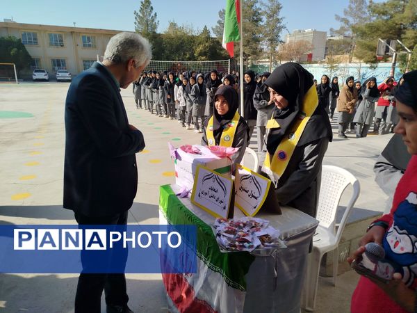 انتخابات شورای دانش آموزی در دبیرستان دخترانه امید 