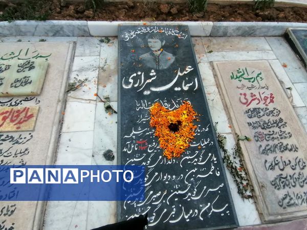  بزرگداشت شهدای ۱۵خرداد در گلزار شهدای شیراز