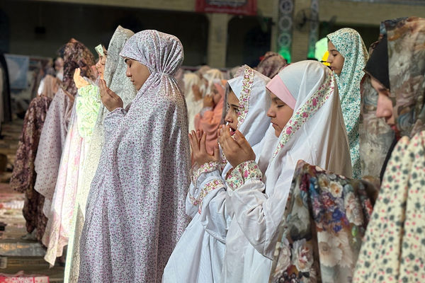 قاب‌هایی از خلوت عاشقانه دانش‌آموزان اسلامشهری در اعتکاف