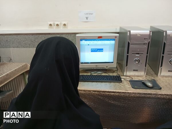 کلاس کامپیوتر ویژه دانش آموزان مدرسه ناهید نخودی 