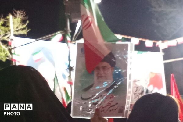 مردم شجاع ایرانی میدان را خالی نمی‌گزارند و تا پای جان هستند
