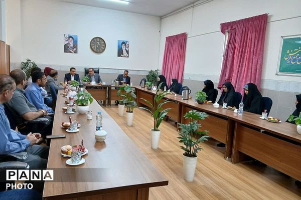 کاشت نهال به یاد شهدای میناب با شعار امنیت، سلامت با صیانت از محیط زیست در ناحیه دو شهرری 