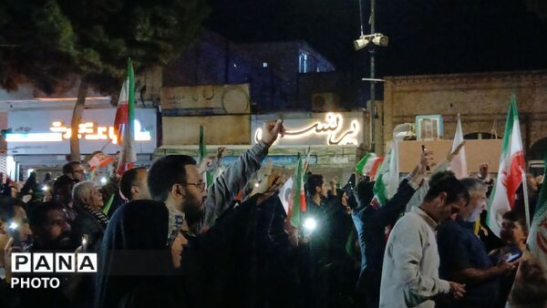 مشت ها بر فراز آسمان نیشابور نمایان شد 