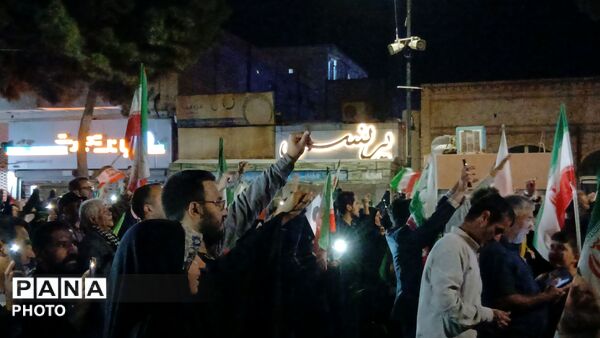 مشت ها بر فراز آسمان نیشابور نمایان شد 