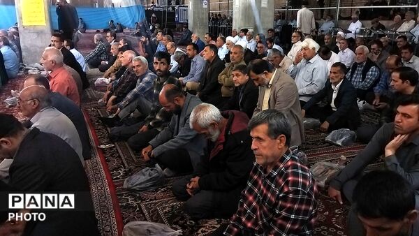 از پیر تا کودک در نماز جمعه نیشابور حضور دارند-۲